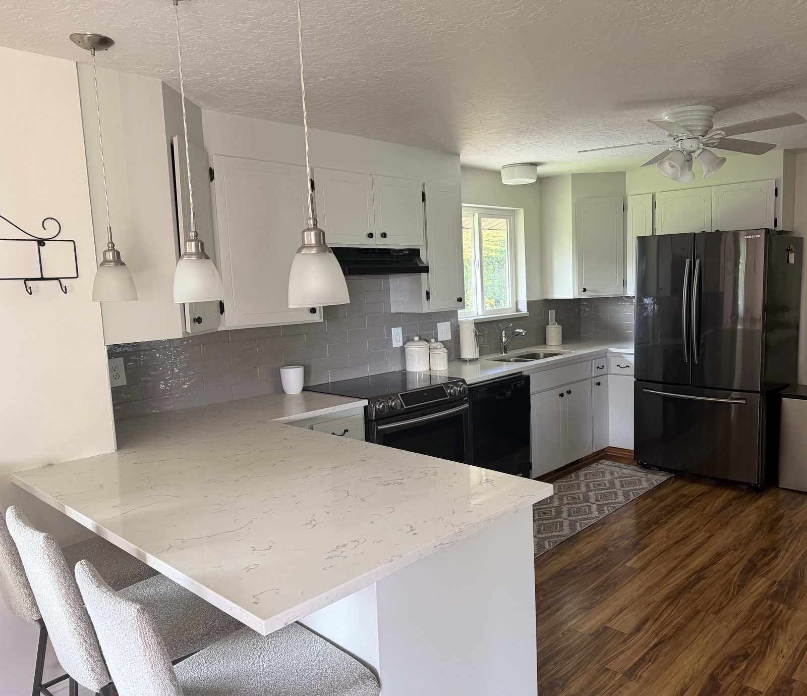 Eat-in kitchen